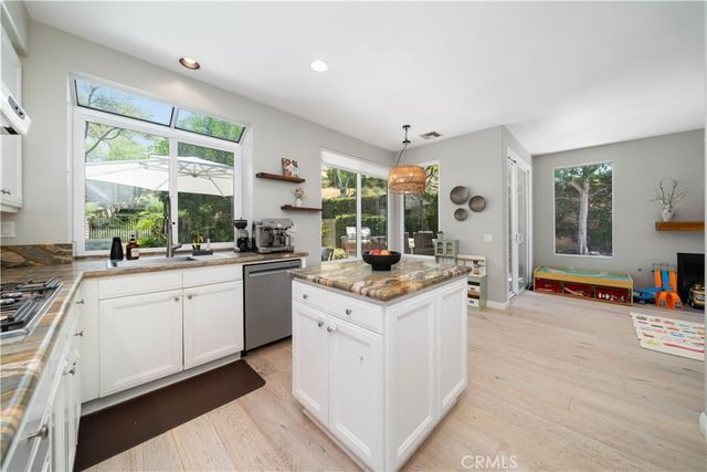5371 Carmento Drive, Oak Park, CA 91377