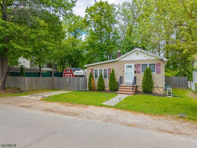 260 Greenwood Dr, Old Bridge Twp., NJ 07735