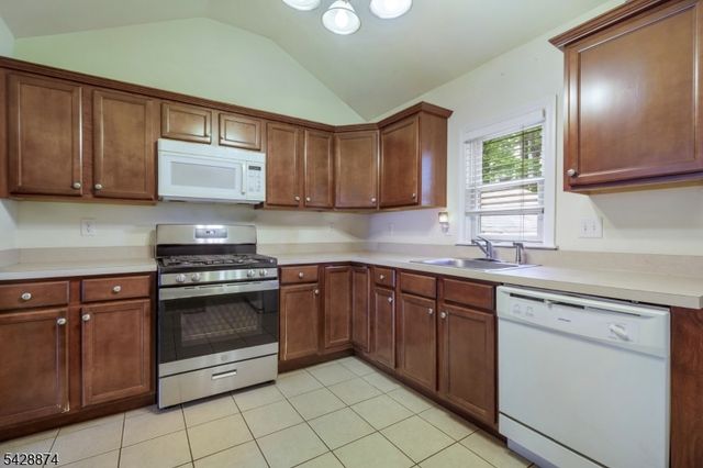 260 Greenwood Dr, Old Bridge Twp., NJ 07735