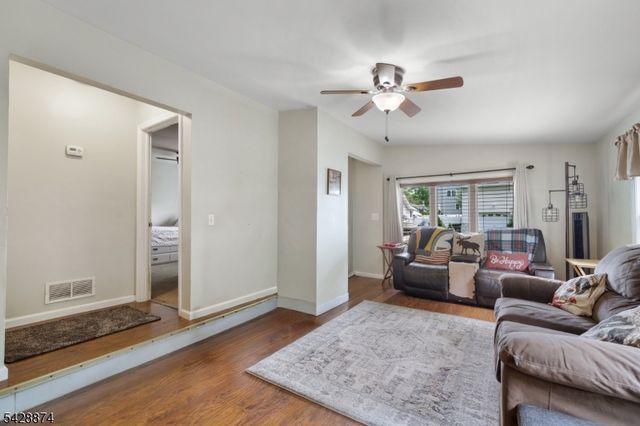 260 Greenwood Dr, Old Bridge Twp., NJ 07735