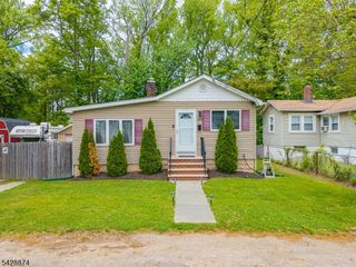 260 Greenwood Dr, Old Bridge Twp., NJ 07735