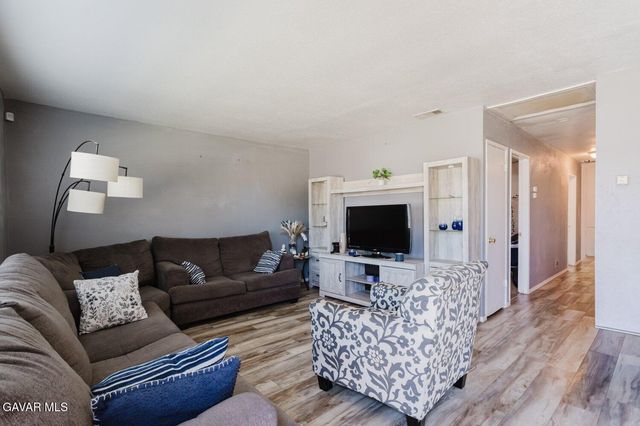 44318 Fenhold Street, Lancaster, CA 93535