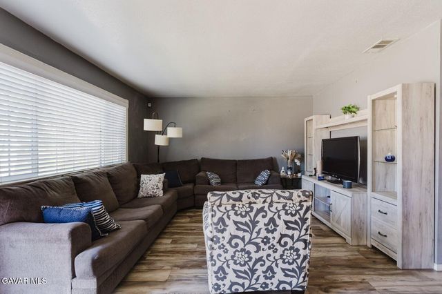 44318 Fenhold Street, Lancaster, CA 93535
