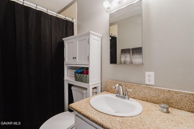 44318 Fenhold Street, Lancaster, CA 93535