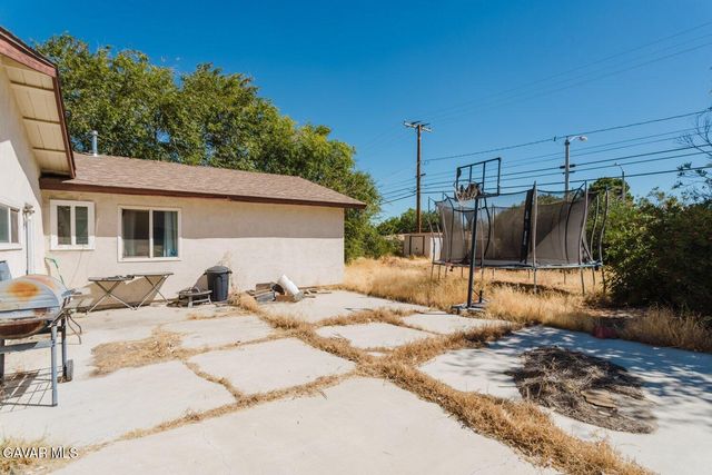 44318 Fenhold Street, Lancaster, CA 93535