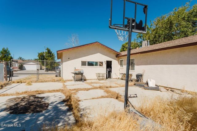 44318 Fenhold Street, Lancaster, CA 93535