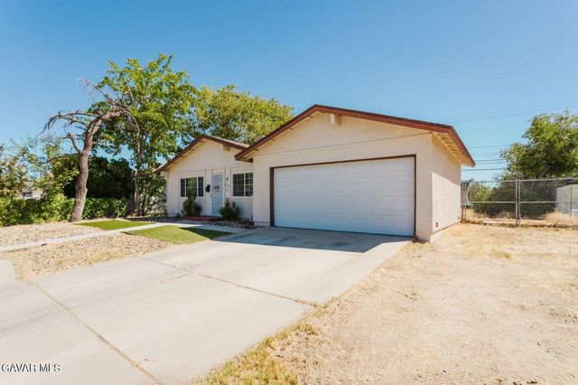 44318 Fenhold Street, Lancaster, CA 93535