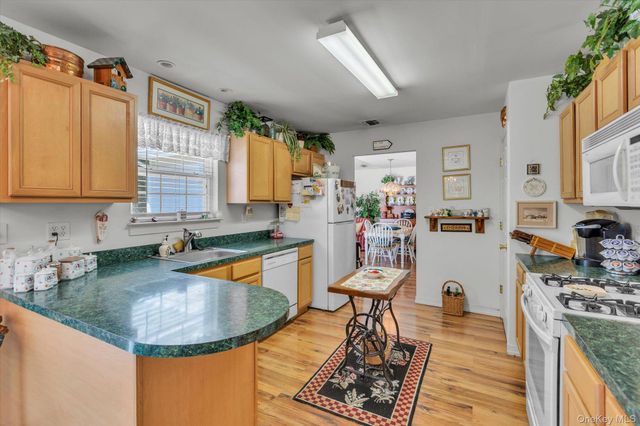 702 Pebble Beach Path, Riverhead, NY 11901