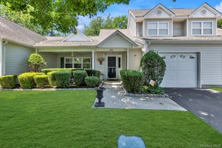 702 Pebble Beach Path, Riverhead, NY 11901