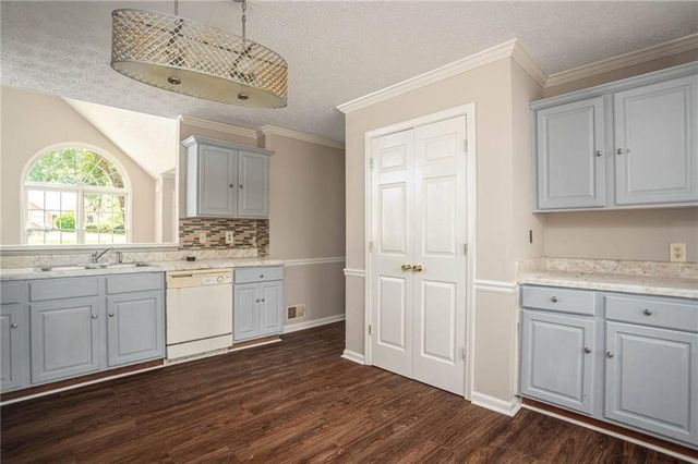 1404 Glenfield Drive, Lawrenceville, GA 30043