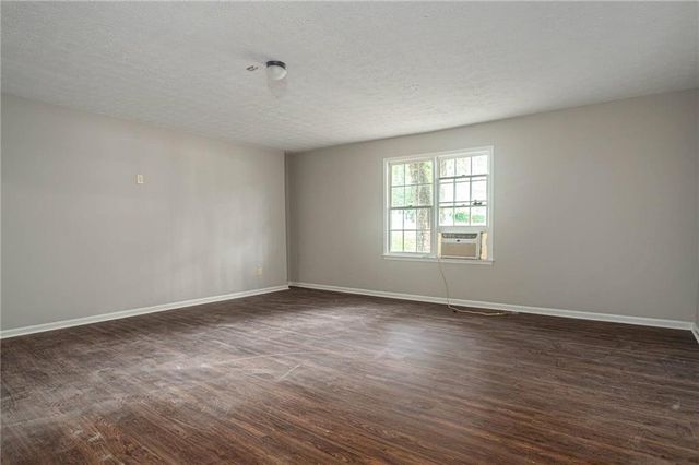 1404 Glenfield Drive, Lawrenceville, GA 30043