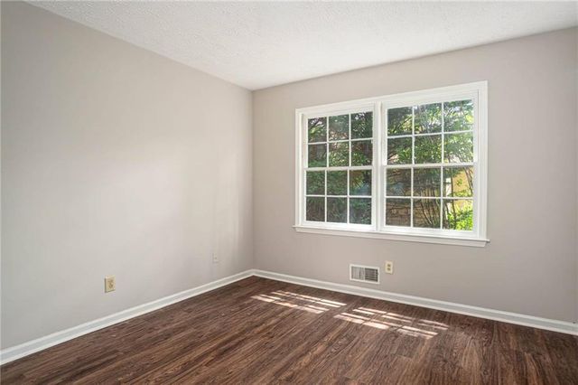 1404 Glenfield Drive, Lawrenceville, GA 30043