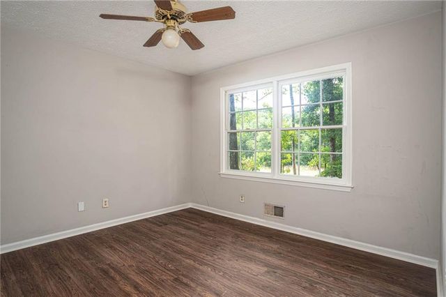 1404 Glenfield Drive, Lawrenceville, GA 30043