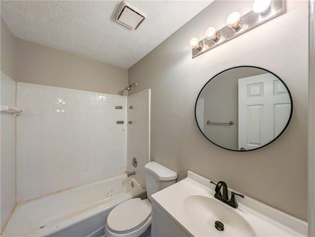 1404 Glenfield Drive, Lawrenceville, GA 30043