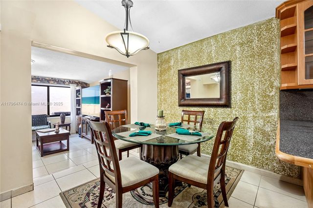 2462 W 65th St, Hialeah, FL 33016