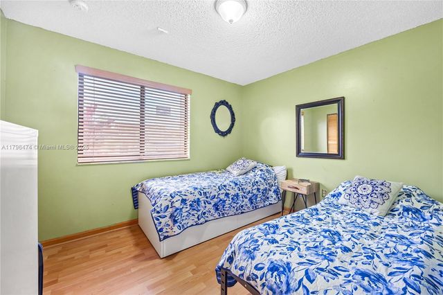 2462 W 65th St, Hialeah, FL 33016