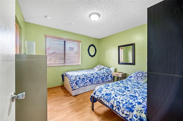 2462 W 65th St, Hialeah, FL 33016
