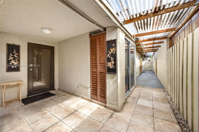 2462 W 65th St, Hialeah, FL 33016