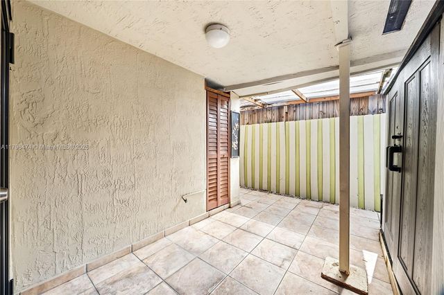 2462 W 65th St, Hialeah, FL 33016