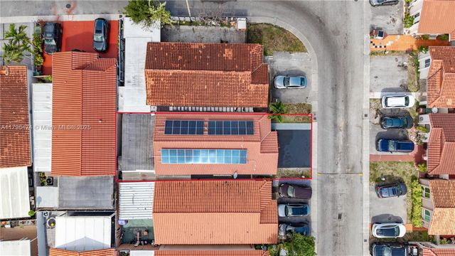 2462 W 65th St, Hialeah, FL 33016