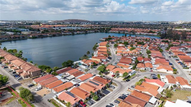 2462 W 65th St, Hialeah, FL 33016
