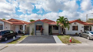 2462 W 65th St, Hialeah, FL 33016