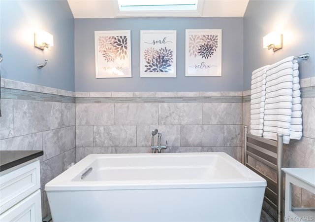 102 Robinhood Lane, West Nyack, NY 10994