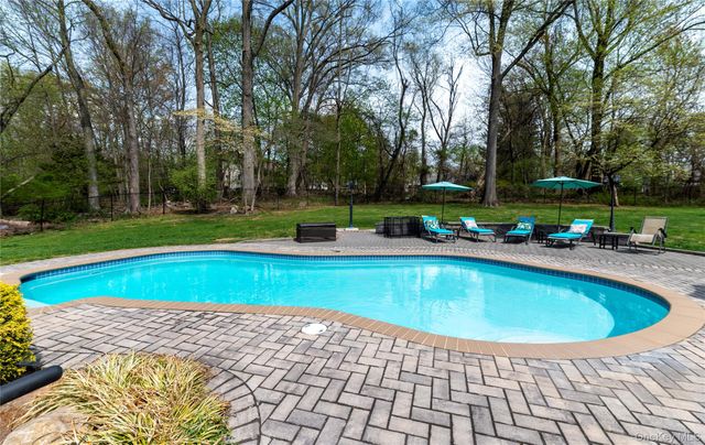 102 Robinhood Lane, West Nyack, NY 10994