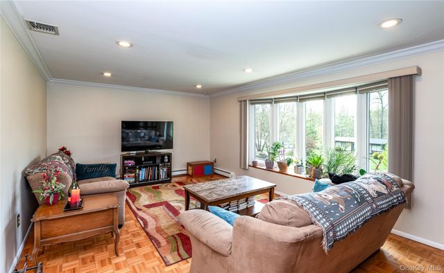 102 Robinhood Lane, West Nyack, NY 10994