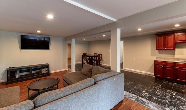 102 Robinhood Lane, West Nyack, NY 10994