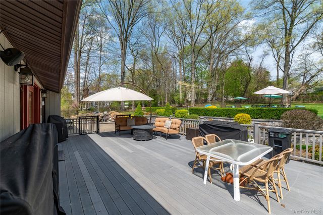 102 Robinhood Lane, West Nyack, NY 10994