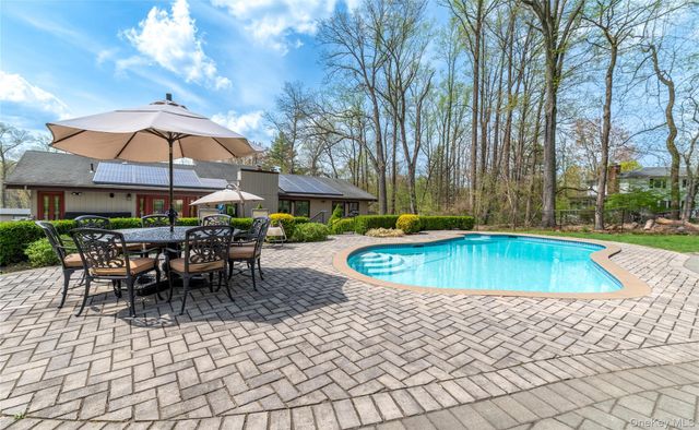 102 Robinhood Lane, West Nyack, NY 10994