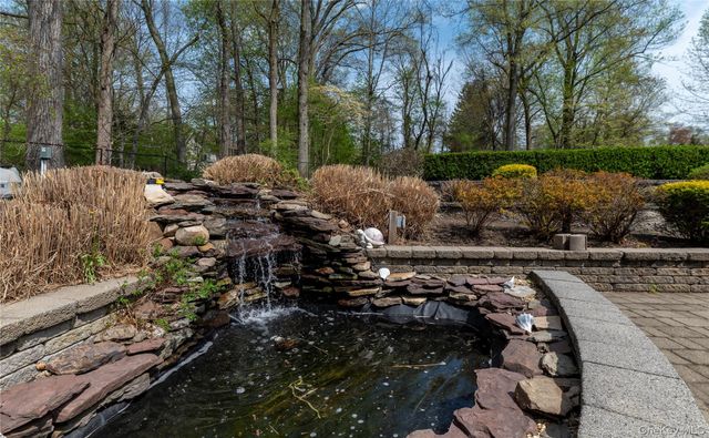 102 Robinhood Lane, West Nyack, NY 10994