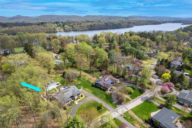102 Robinhood Lane, West Nyack, NY 10994