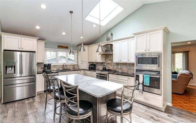 102 Robinhood Lane, West Nyack, NY 10994