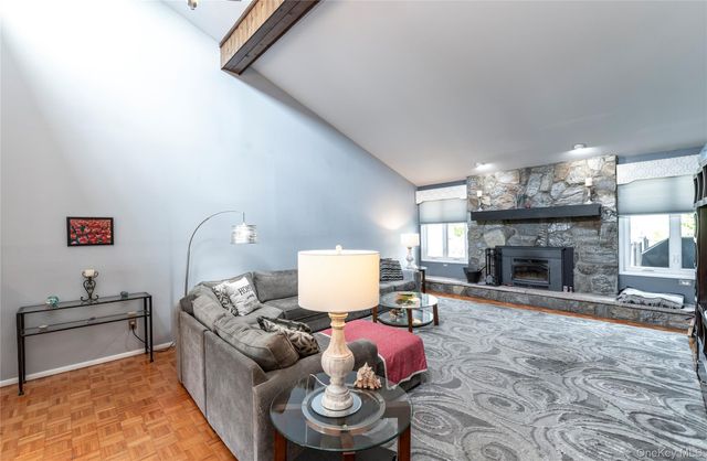 102 Robinhood Lane, West Nyack, NY 10994