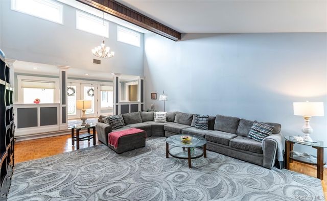 102 Robinhood Lane, West Nyack, NY 10994