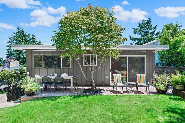 3439 24th Avenue W, Seattle, WA 98199