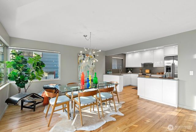 3439 24th Avenue W, Seattle, WA 98199