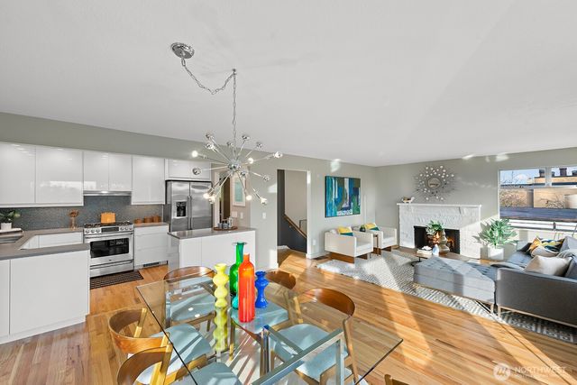 3439 24th Avenue W, Seattle, WA 98199