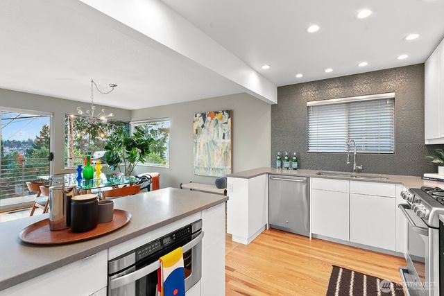 3439 24th Avenue W, Seattle, WA 98199