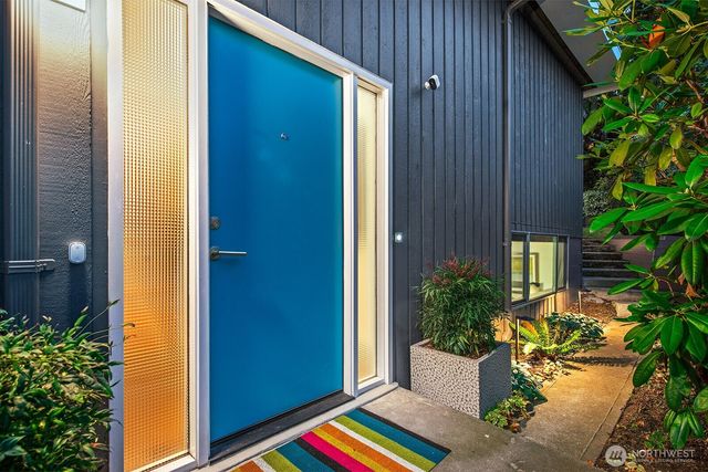 3439 24th Avenue W, Seattle, WA 98199