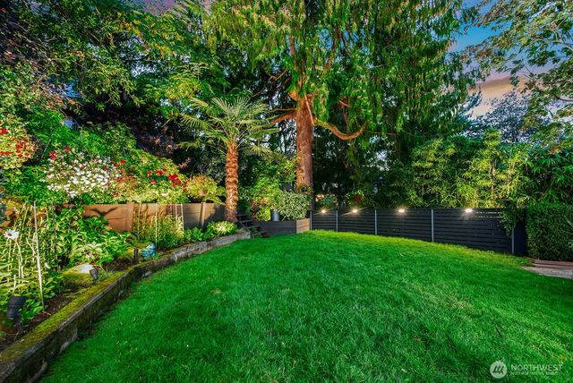 3439 24th Avenue W, Seattle, WA 98199