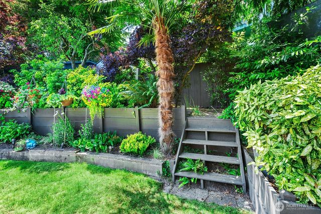 3439 24th Avenue W, Seattle, WA 98199