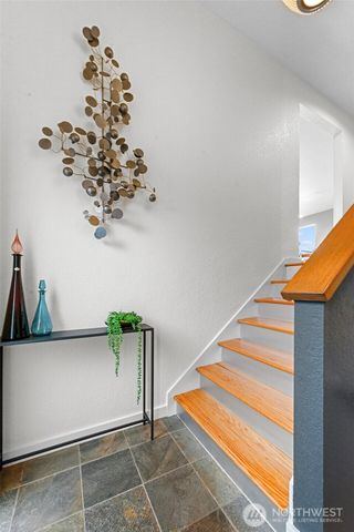 3439 24th Avenue W, Seattle, WA 98199