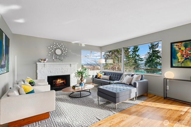 3439 24th Avenue W, Seattle, WA 98199