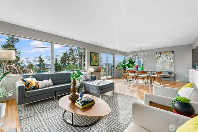 3439 24th Avenue W, Seattle, WA 98199