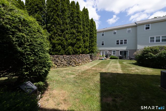 24 East Gate Lane 24, Hamden, CT 06514