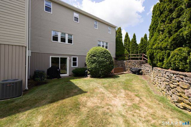 24 East Gate Lane 24, Hamden, CT 06514