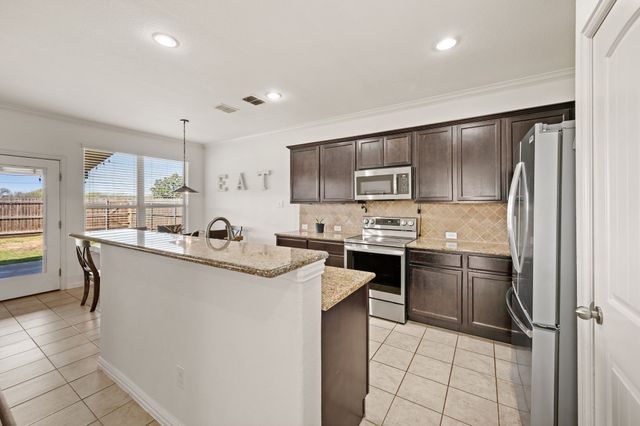 837 Graham Drive, Burleson, TX 76028